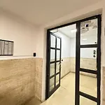 Centre Lions Gate 14 Apartament
