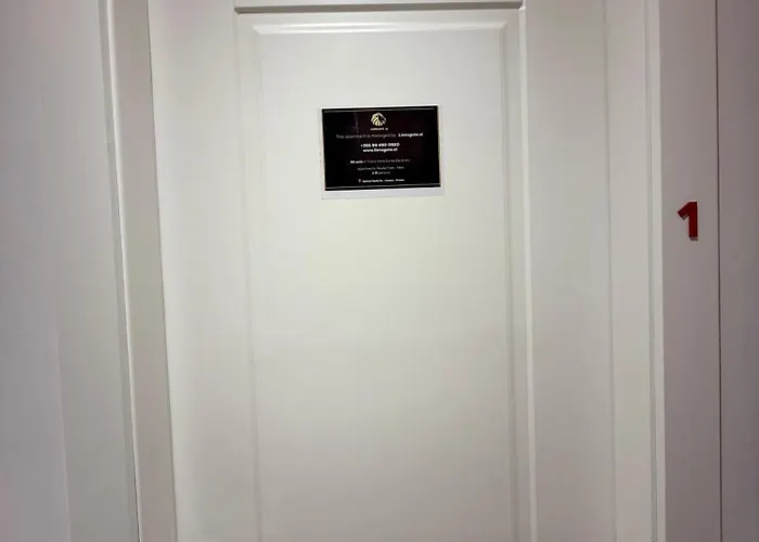 Centre Lions Gate 14 公寓