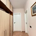 Centre Lions Gate 14 Apartment