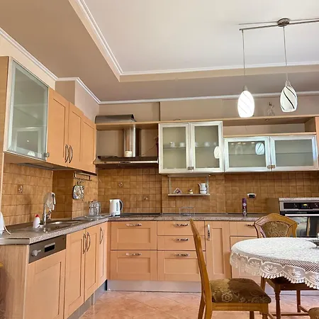 Centre Lions Gate 14 Tirana