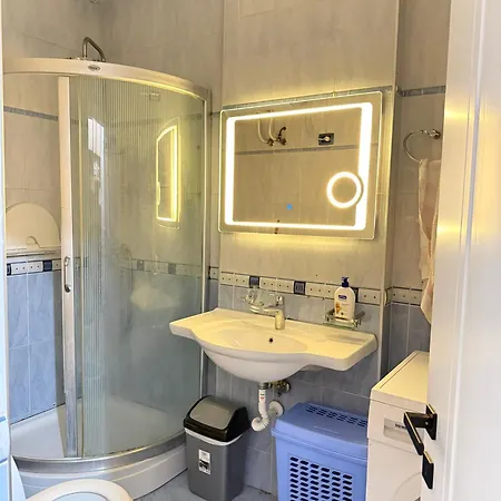 Centre Lions Gate 14 * تيرانا