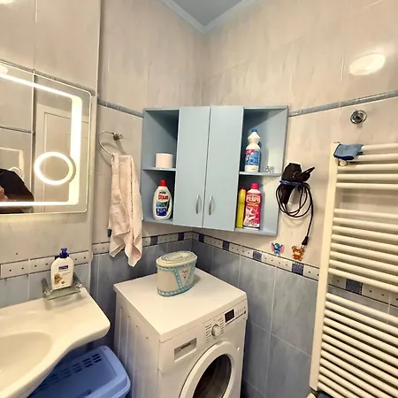 Centre Lions Gate 14 *