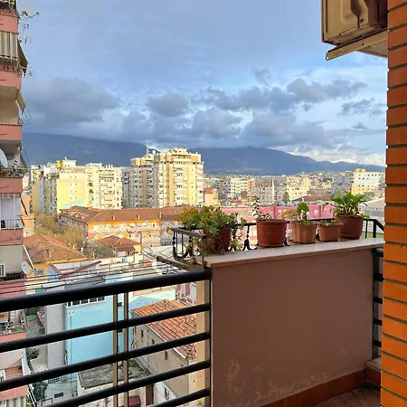 Centre Lions Gate 14