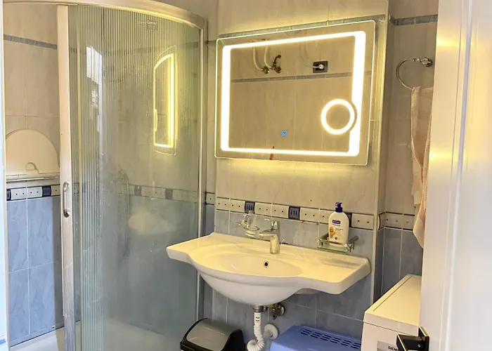 Centre Lions Gate 14 * Tirana