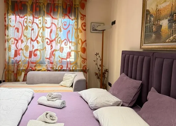 Centre Lions Gate 14