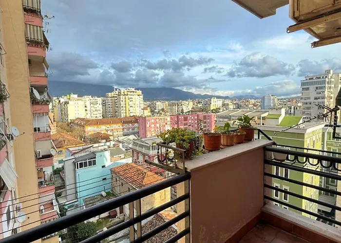 Centre Lions Gate 14 * تيرانا